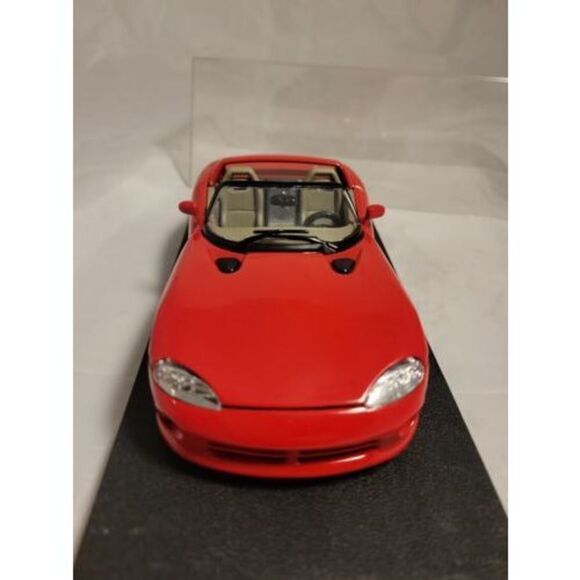 Dodge Red Viper Convertible Diecast By Ertl 1/18 Nice Detail w/ display case - Picture 3 of 12